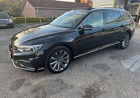 VW Passat Variant Volkswagen GTE R-Line/Panorama/AHK/Leder