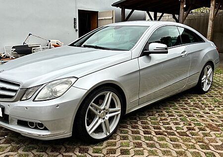 Mercedes-Benz E 250 CGI Coupe Iridium Silber Metallic 19 Zoll
