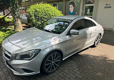 Mercedes-Benz CLA 200 -