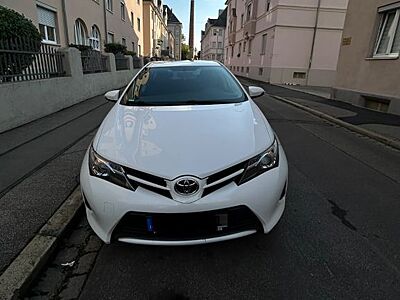 Toyota Auris 1,33-l-Dual-VVT-i  zu verkaufen