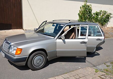 Mercedes-Benz 230