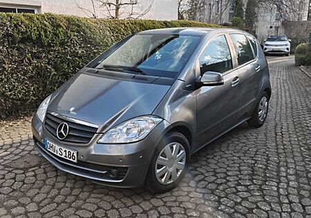 Mercedes-Benz A 180 ELEGANCE BlueEFFICIENCY ELEGANCE