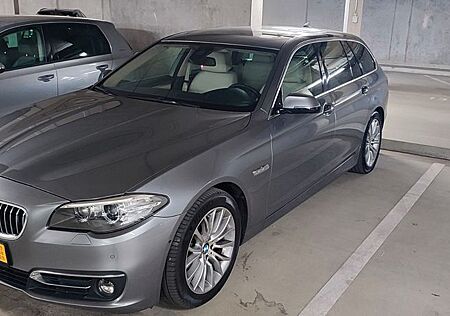 BMW 530d xDrive Touring A Luxury Line Luxury Line