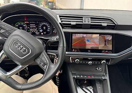 Audi Q3 45 TFSI e S tronic -