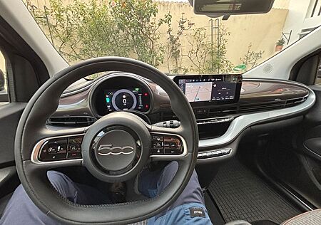 Fiat 500E "la Prima" 3+1 42 kWh La Prima