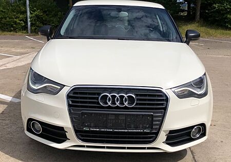 Audi A1 1,6TDI NAVI+Bi-XENON+SCHECKHEFT+TÜV NEU