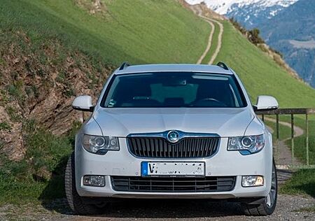 Skoda Superb 3.6 V6 DSG 4x4 Elegance Combi Elegance