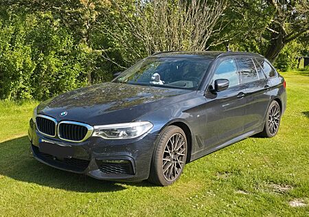 BMW 540i xDrive Touring A - HUD, Panorama, Massage