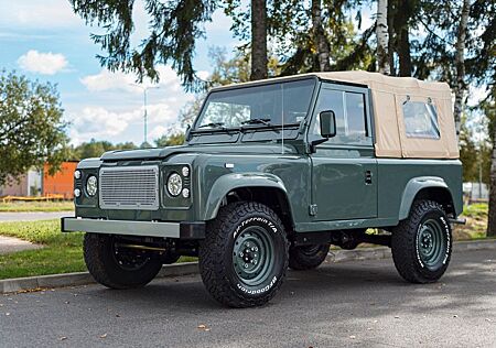 Land Rover Defender 90 Soft Top / Full restoration