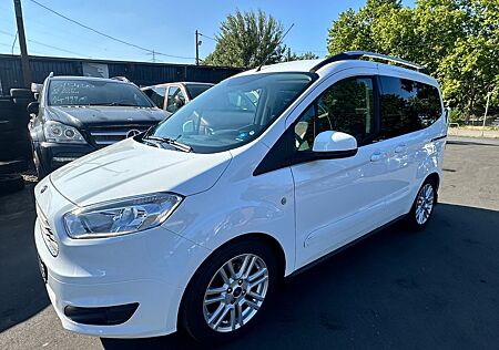 Ford Tourneo Courier Titanium 1HAND/TÜV27/EUR5/AHK/AC