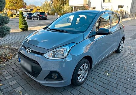 Hyundai i10 1.0 blue -