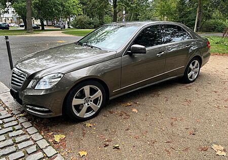 Mercedes-Benz E 350 CDI 4Matic Limo. AHK/Xenon/Navi/2Hand