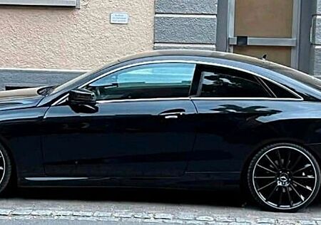 Mercedes-Benz E 200 Coupé CGI BlueEFFICIENCY ELEGANC...