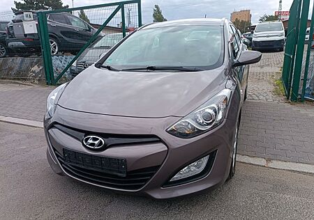 Hyundai i30 gebraucht kaufen Hyundai i30 cw Trend