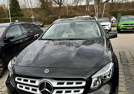 Mercedes-Benz GLA 200 d 4MATIC DCT -