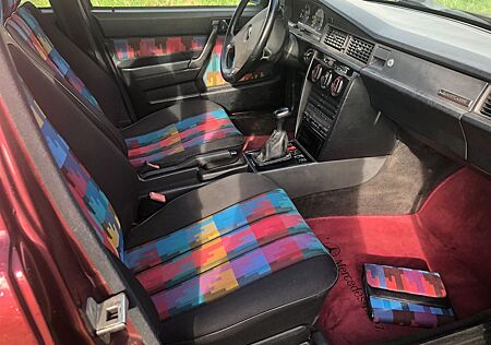 Mercedes-Benz 190 Sondermodell Avangade Rosso 5 Gang H Zulassu