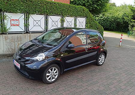 Toyota Aygo (X) Aygo AYGO Black 5-Türer Klima TÜV 04/2026 AHK
