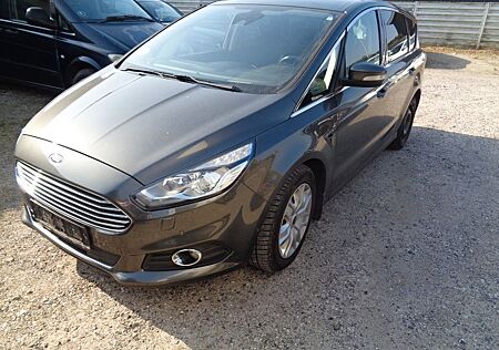 Ford S-Max Titanium