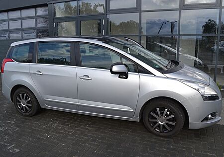 Peugeot 5008 Active 7 Sitzer Panoramad.+ Standheizung