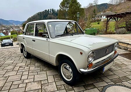 Lada 1200 VAZ 21013 Vollrestaurierter Oldtimer Gutachten