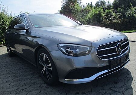 Mercedes-Benz E 220 d Avantgarde+NAVI+AHK LED Scheinwerfer