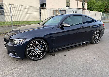 BMW 430i Coupé M Sport A M Sport Modell 2019