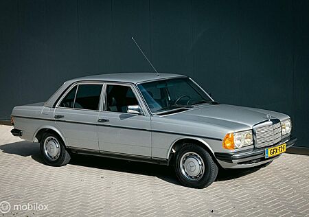 Mercedes-Benz 280 200- 300 D