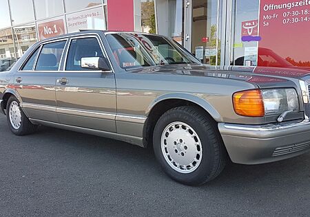 Mercedes-Benz 560 SEL