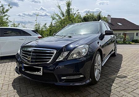 Mercedes-Benz E 250 CDI 4MATIC AMG*Panoramadach*Distronic*AHK