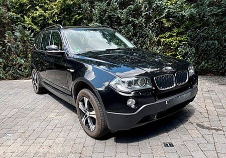 BMW X3 xDrive20i - Panorama Schiebedach AHK Leder