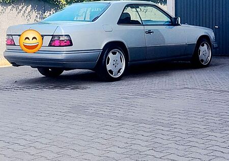 Mercedes-Benz E 320