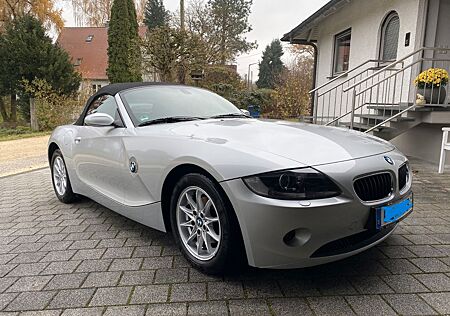 BMW Z4 2.2i - Silber (170 PS - 6 Zylinder)