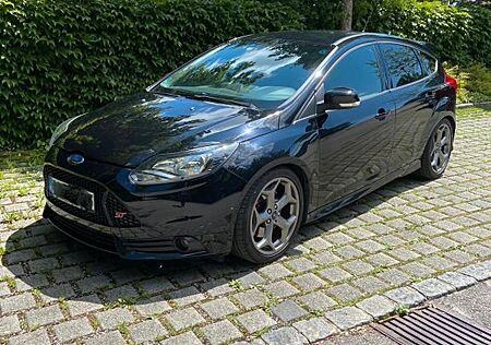Ford Focus 2,0 EcoBoost ST Leder-Sport-Paket ST