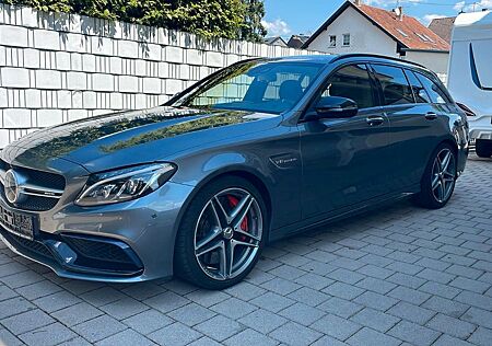 Mercedes-Benz C 63 AMG Surround System Burmester