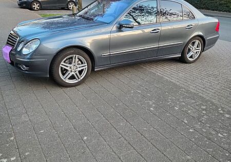 Mercedes-Benz E 230 AVANTGARDE Avantgarde