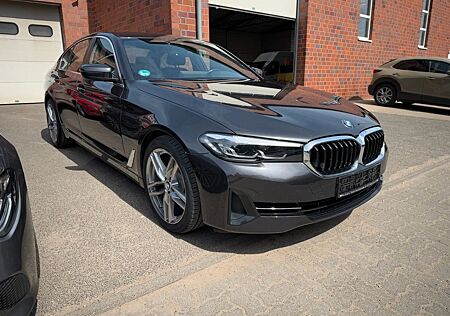 BMW 520 d Virtual Cockpit, Schiebedach 1. Hand