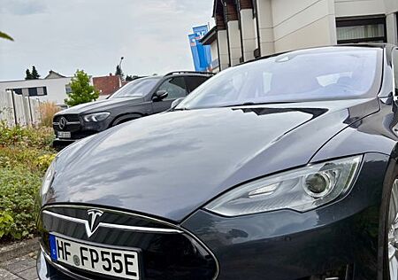 Tesla Model S 85D - Lifetime free Supercharging