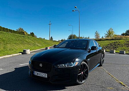 Jaguar XE 30t 300PS RWD R-Sport Automatik R-Sport