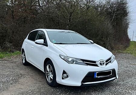 Toyota Auris Edition 1,6-l - TÜV neu