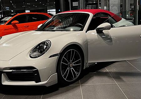 Porsche 992 911 Turbo S Cabriolet () · Kreide Metallic
