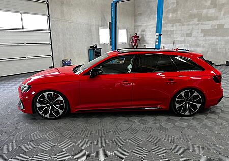Audi RS4 Avant-PANO-B&OSound-Nappa/Rot/SuperSport