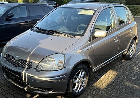 Toyota Yaris 1.3 - P1