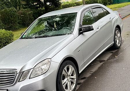 Mercedes-Benz E 220 CDI BlueEFFICIENCY ELEGANCE ELEGANCE