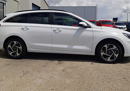 Hyundai i30 cw 1,5T-GDi MHEV 103kW(140PS) 7DCT FAMILY
