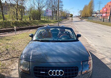 Audi TT Roadster 1.8T quattro 165 kW -