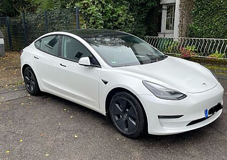 Tesla Model 3 Allradantrieb mit Dualmotor Long Ran...