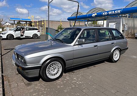 BMW 320i E30 Touring