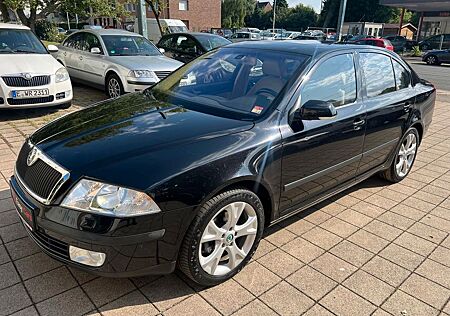 Skoda Octavia Lim. Elegance AUT/NAVI/XENON/8FB/TÜV NEU