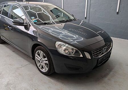 Volvo V60 D3 AUTOMATIK SCHECKHEFT NAVI