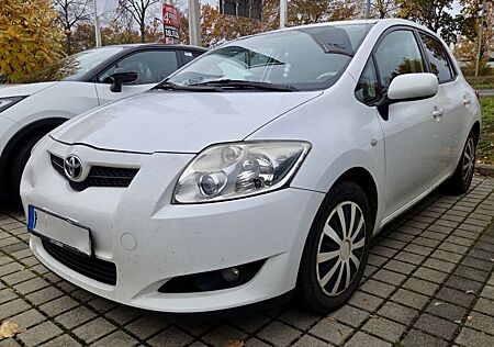 Toyota Auris Life